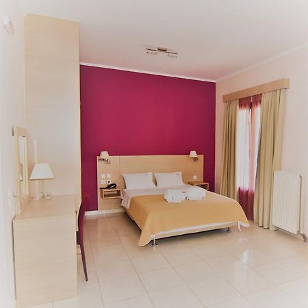 Iridanos Hotel Cảng Cảng Antikyra Ngoại thất bức ảnh