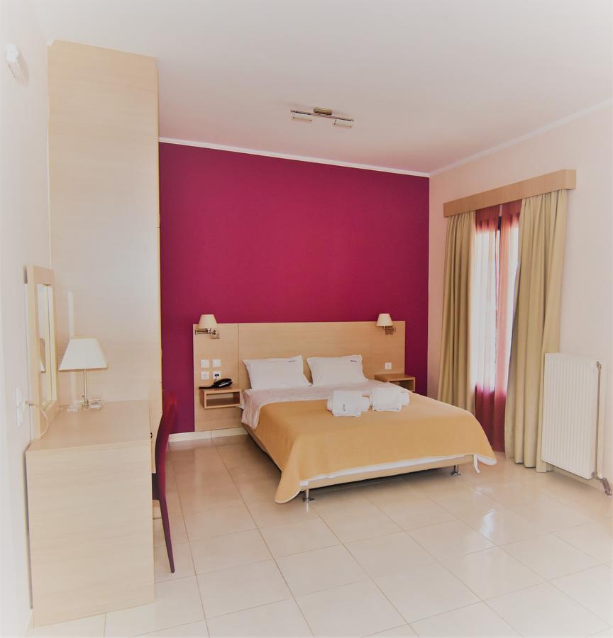 Iridanos Hotel Cảng Cảng Antikyra Ngoại thất bức ảnh
