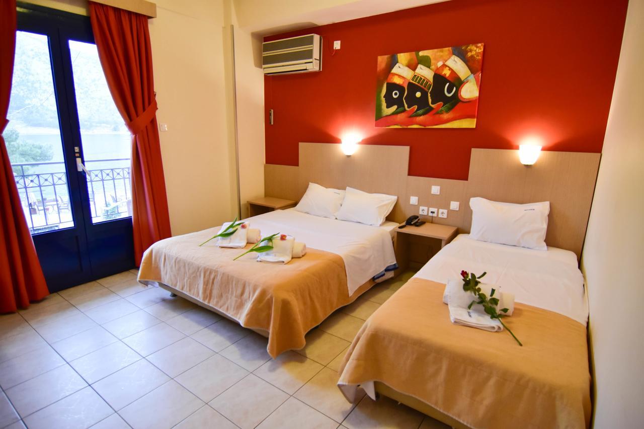 Iridanos Hotel Cảng Cảng Antikyra Ngoại thất bức ảnh